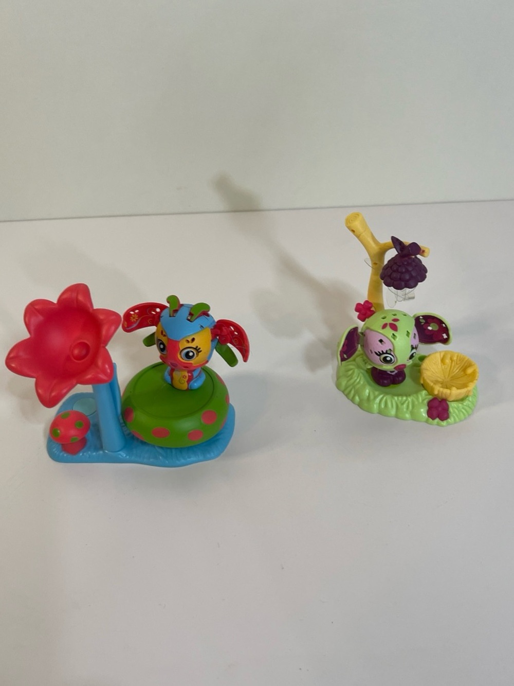 Zoobles Spring To Life Lot Figures 243 Petagonia & Happiest Ladybug 219 Playset